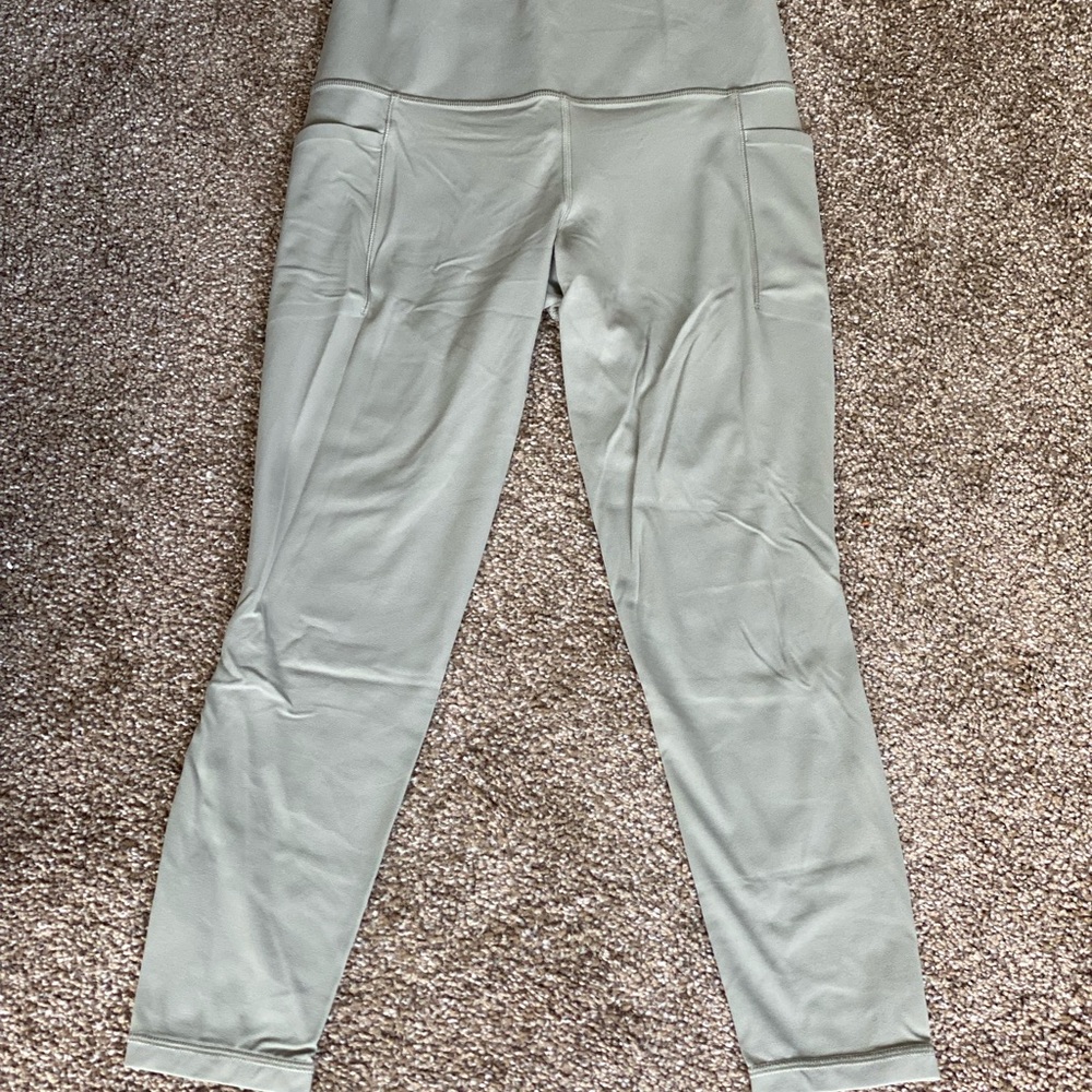 Athleta Salutation 7/8 Leggings in Sage